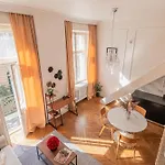 Modern Loft With Balcony Next To Mariott -600mbps Wifi *