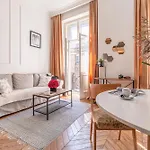 Modern Loft With Balcony Next To Mariott -600mbps Wifi Warsaw