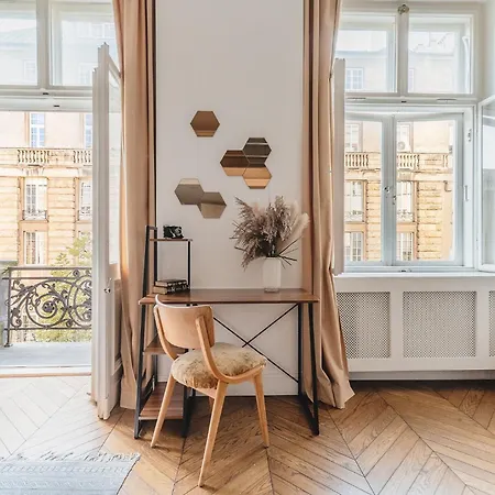 Modern Loft With Balcony Next To Mariott -600mbps Wifi *