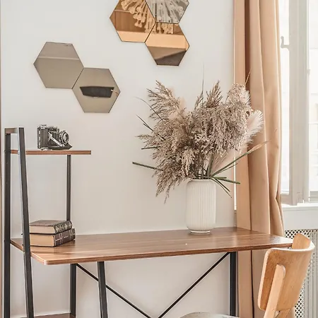 Modern Loft With Balcony! #historic Building #smart Tv #fast Wi-fi #metro *