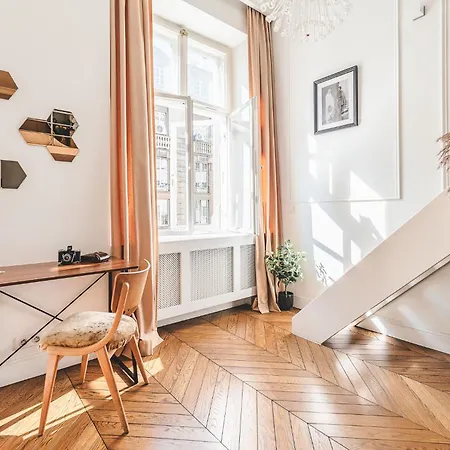 Appartement Modern Loft With Balcony! #historic Building #smart Tv #fast Wi-fi #metro