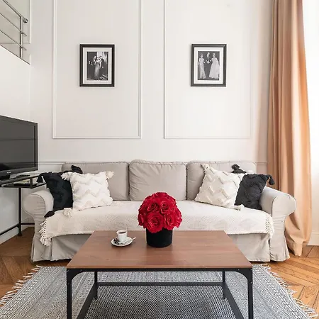Modern Loft With Balcony! #historic Building #smart Tv #fast Wi-fi #metro