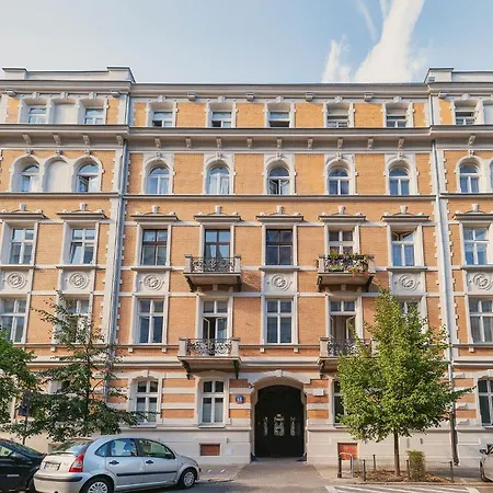 Central Modern Loft With Balcony! #Historic Building #Smart Tv #Fast Wi-Fi #Metro アパート ワルシャワ