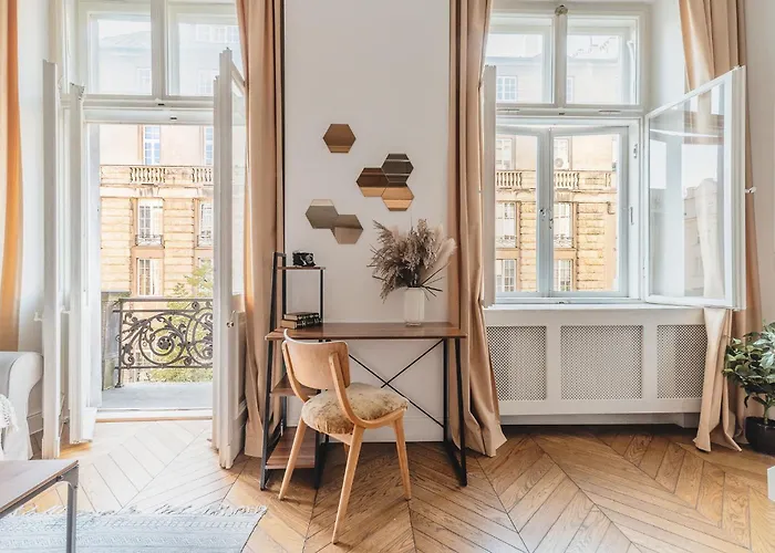 Modern Loft With Balcony Next To Mariott -600mbps Wifi *