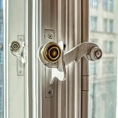 Modern Loft With Balcony Next To Mariott -600mbps Wifi *