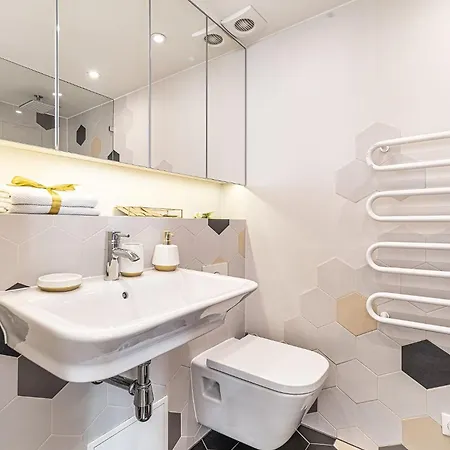 Modern Loft With Balcony Next To Mariott -600mbps Wifi Warsaw