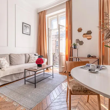 Modern Loft With Balcony! #historic Building #smart Tv #fast Wi-fi #metro Warszawa
